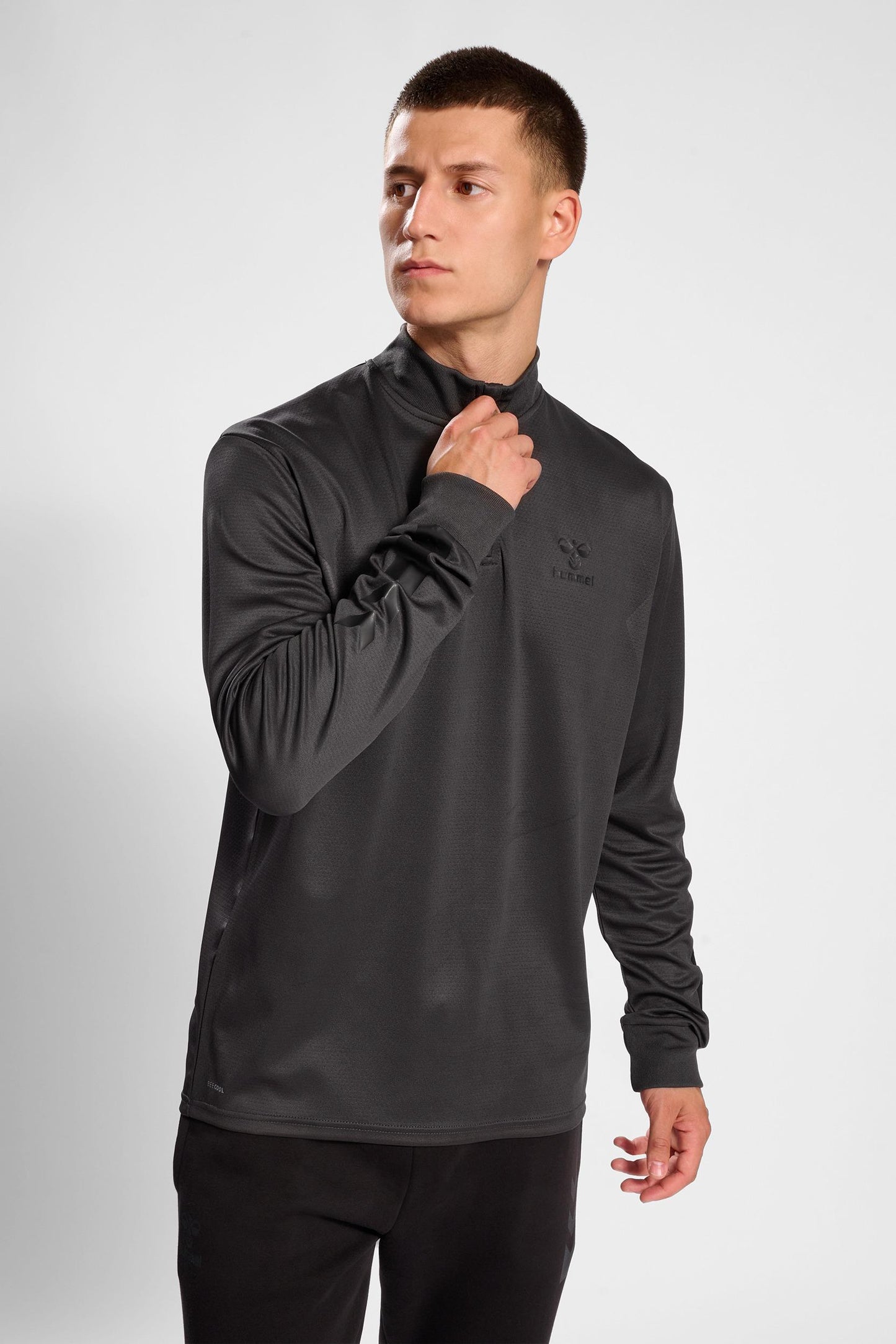 HUMMEL - Hmlactive Pl Half Zip - Obsidian