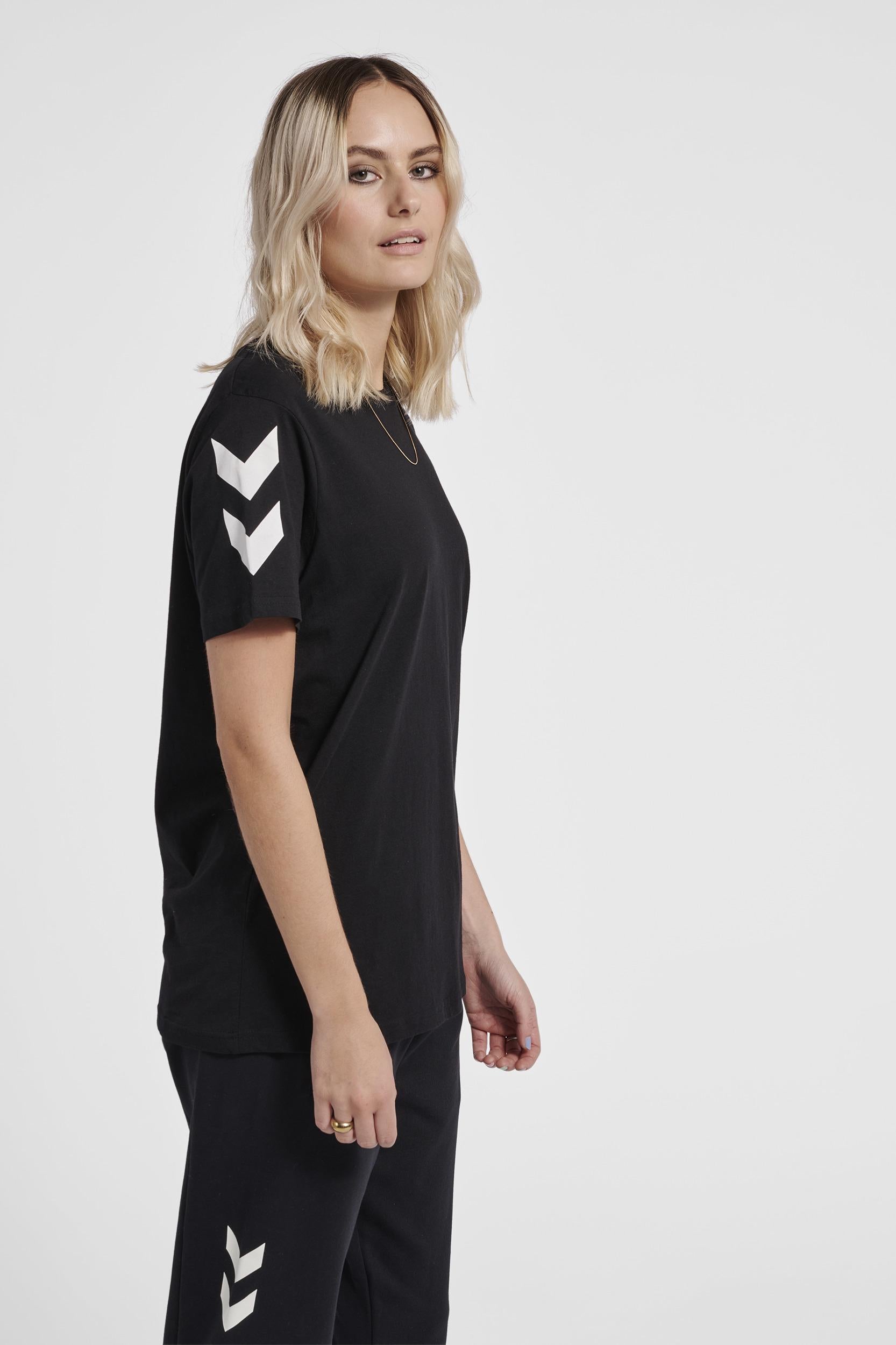 HUMMEL - Hmllegacy Chevron T-shirt - Black