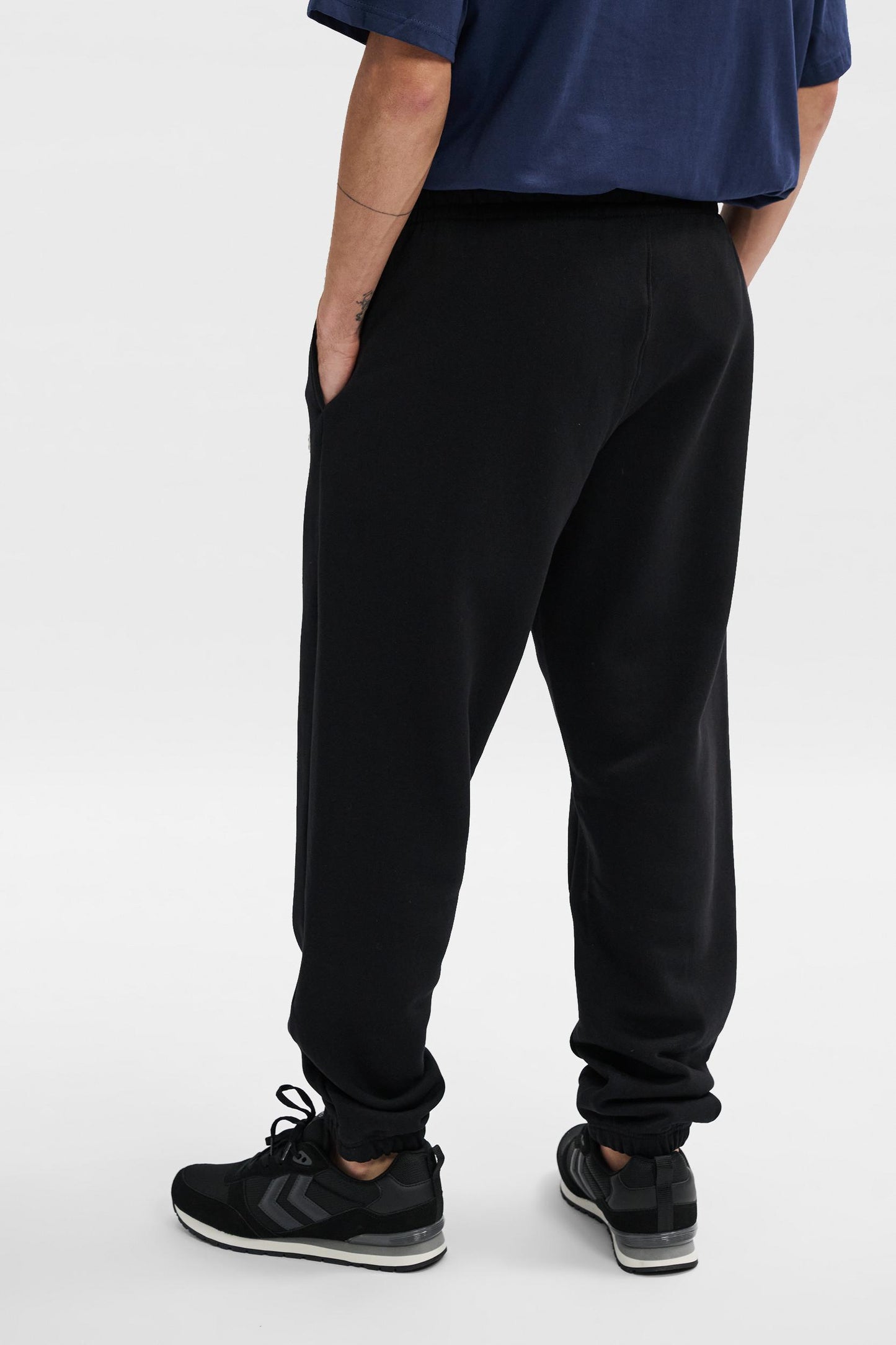 HUMMEL - Hmlregular Sweatpant Bee - Black