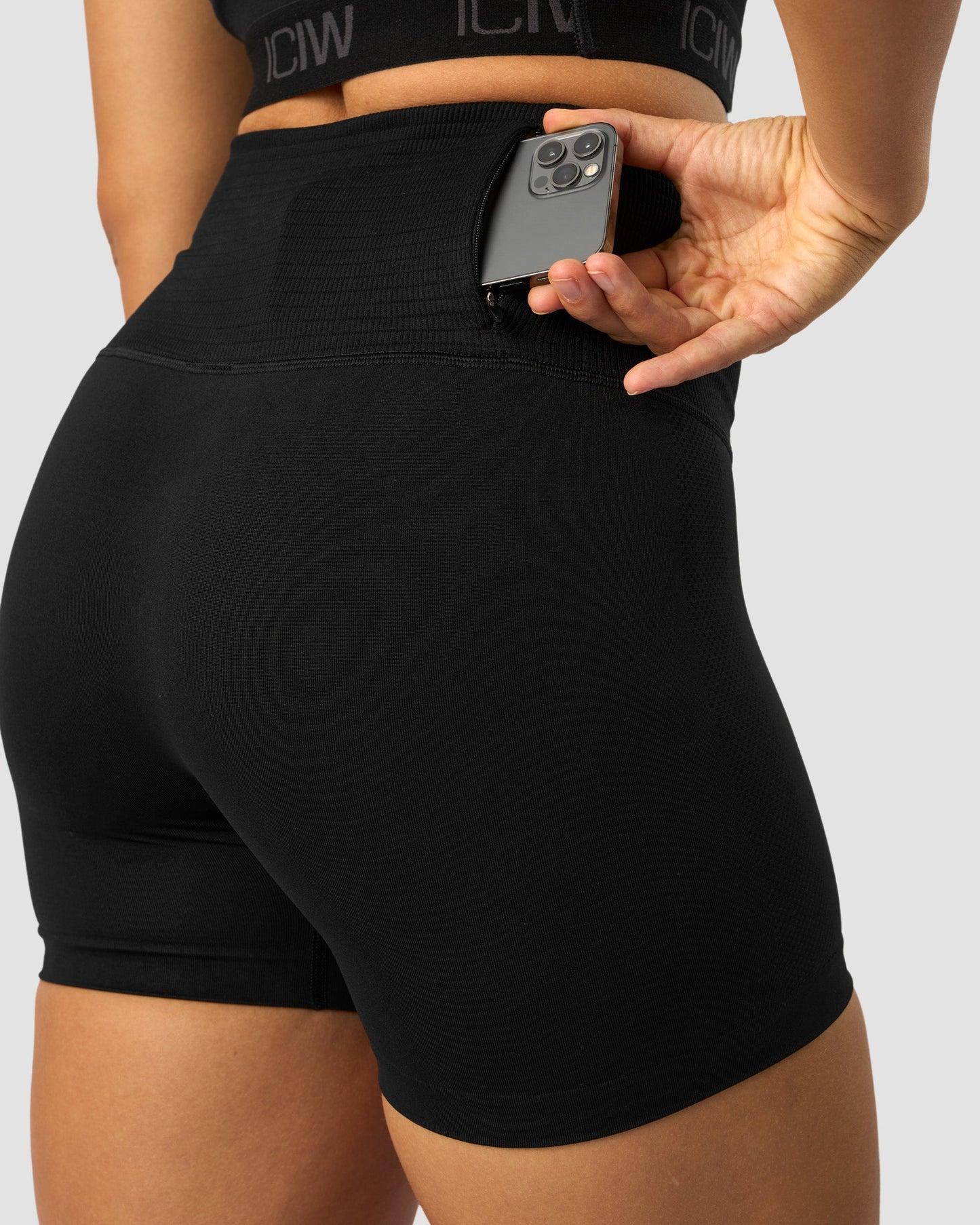 Define Seamless Pocket Shorts - Black - for kvinde - ICANIWILL - Shorts